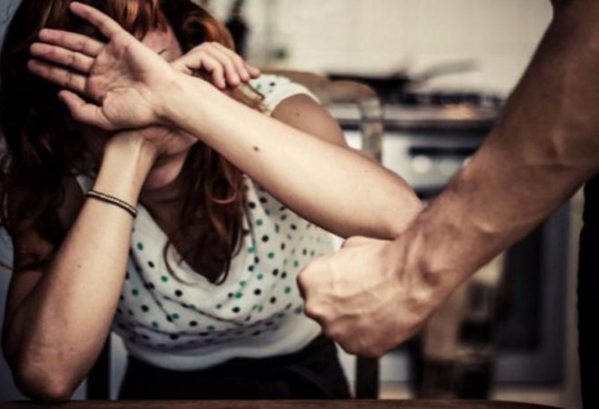 Toya getmək üstündə arvadını döyən kişinin azadlığı 1 illik məhdudlaşdırıldı