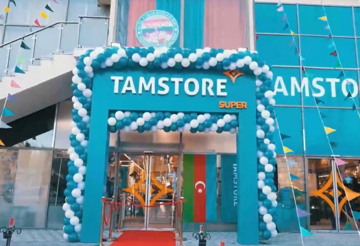 Tamstoredə müdir müavininin müştəri ilə mübahisəsi: “Sanki döyməyə gəlmişdi”