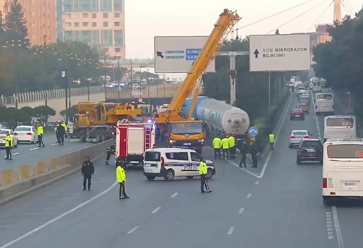 Bakıda tunelə girişdə qəza - VİDEO
