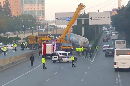 Bakıda tunelə girişdə qəza - VİDEO
