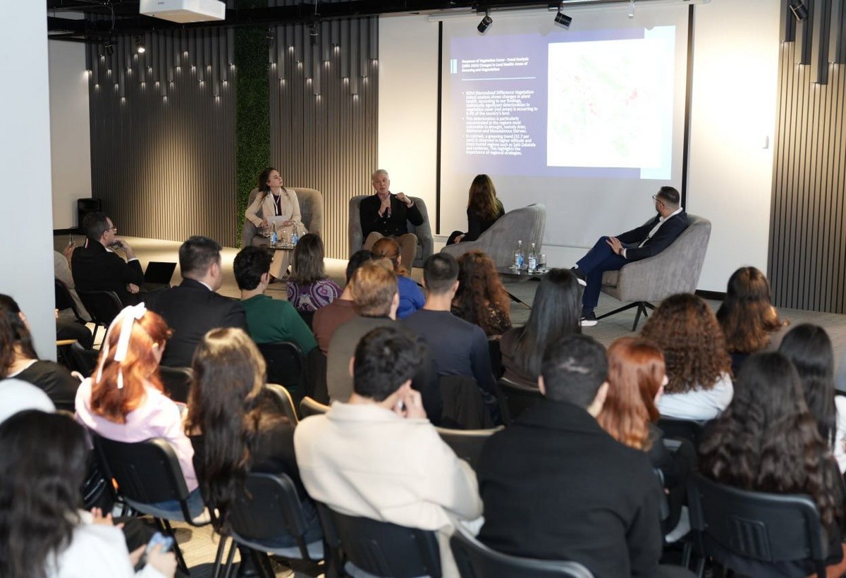 Azərbaycanın ağıllı şəhər həllərinə keçid prosesi müzakirə olunub