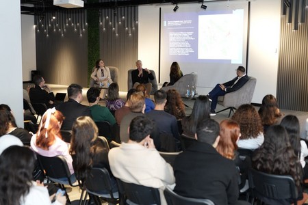 Azərbaycanın ağıllı şəhər həllərinə keçid prosesi müzakirə olunub