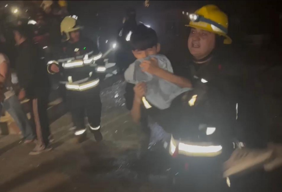 Bakıda 3 nəfərin həyatını alan dəhşətli YANĞIN - VİDEO