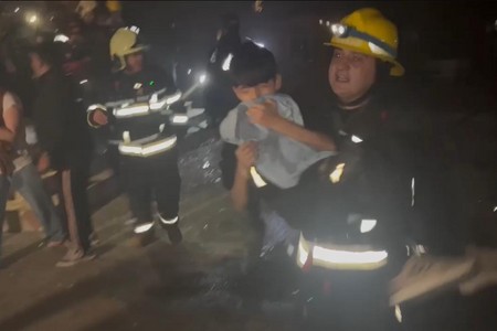 Bakıda 3 nəfərin həyatını alan dəhşətli YANĞIN - VİDEO