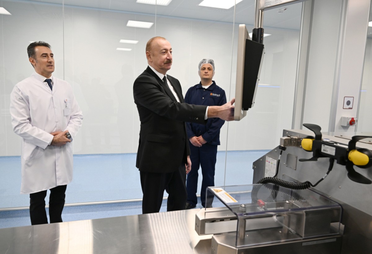 İlham Əliyev dərman preparatları istehsalı müəssisəsinin AÇILIŞINDA