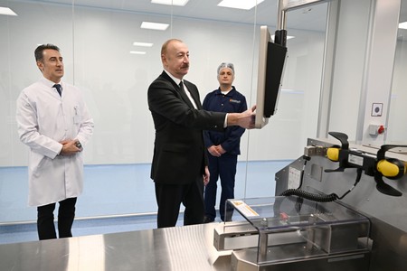 İlham Əliyev dərman preparatları istehsalı müəssisəsinin AÇILIŞINDA