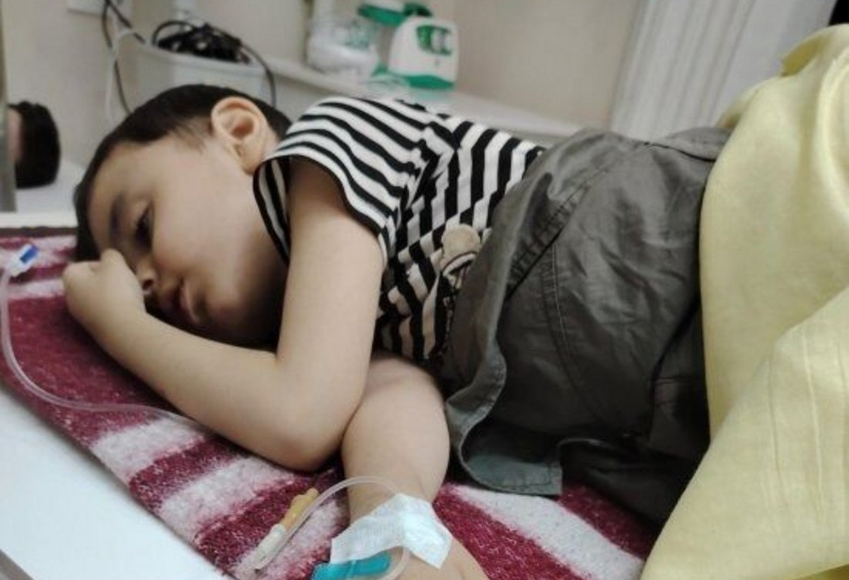 Çarəsiz ana oğlunun müalicəsi üçün kömək istəyir - FOTO