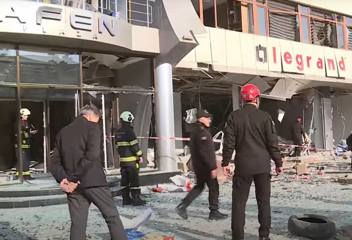 Bakıda iş mərkəzində güclü PARTLAYIŞ - VİDEO