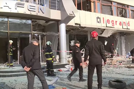 Bakıda iş mərkəzində güclü PARTLAYIŞ - VİDEO