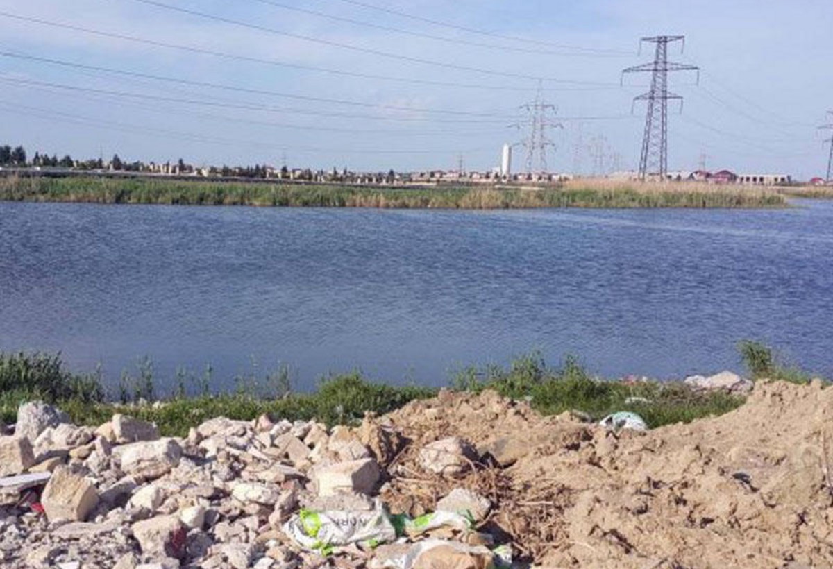 Bakıda göl quruyur, yerində evlər tikilir - FOTO