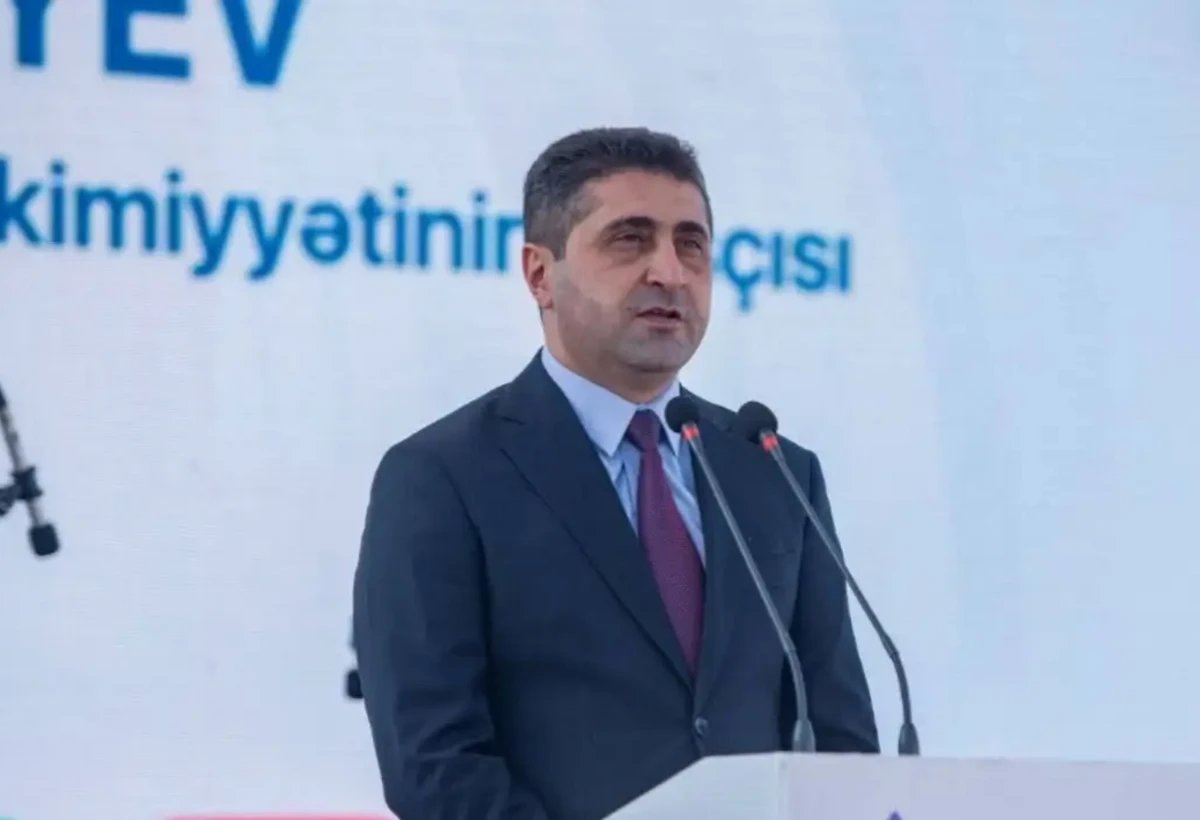 Yeni icra başçısı sürücüsünü də özü ilə apardı