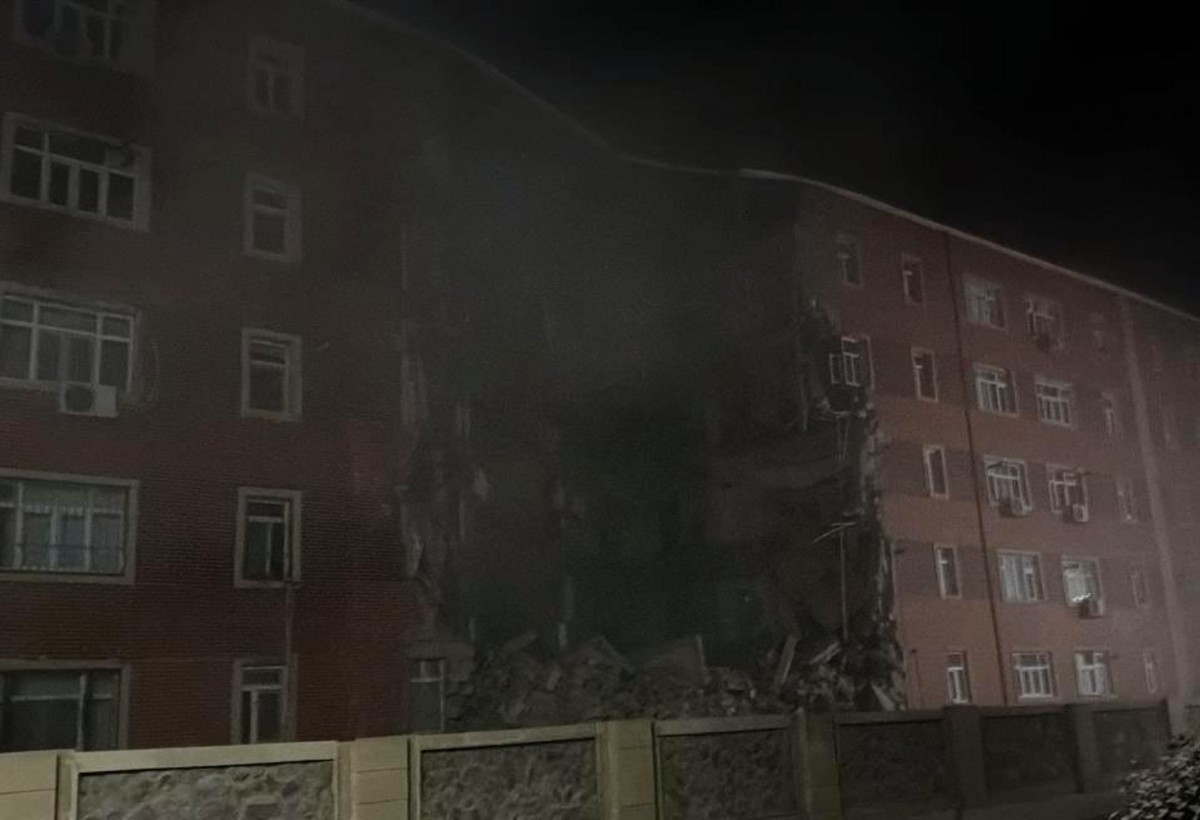 Yaşayış binasının bloku çökdü