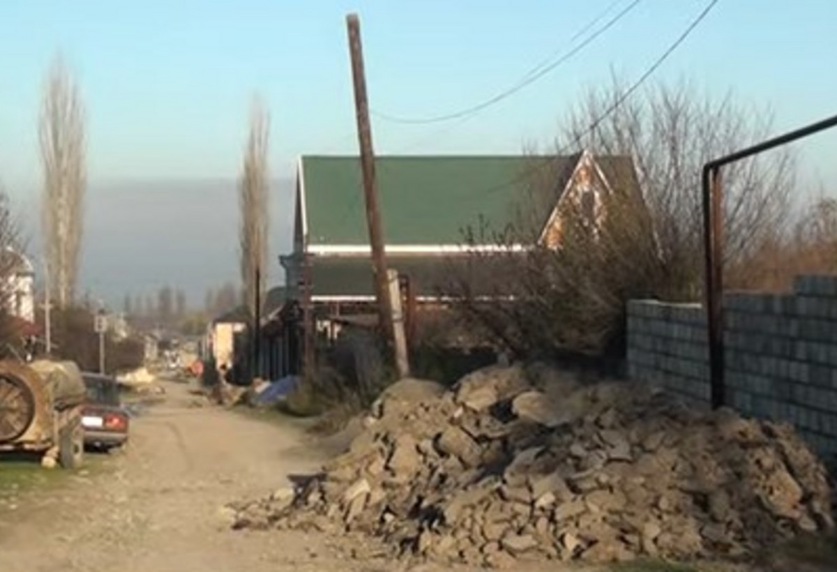 Qazlaşdırma yarımçıq qalıb, elektrik verilişində fasilələr: KƏNDİN PROBLEMLƏRİ - VİDEO