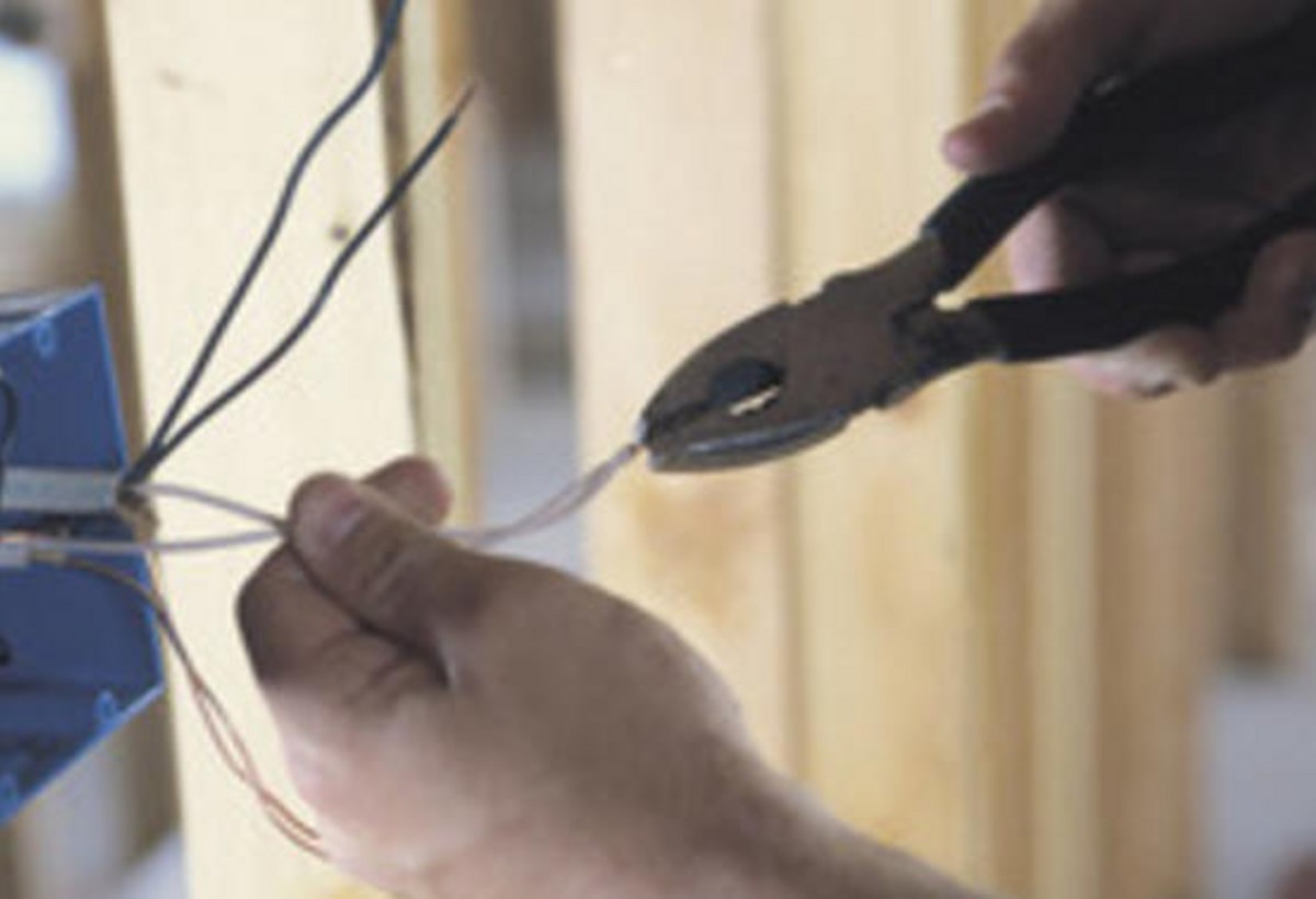 Azərişıq”ın əməkdaşını tok vuraraq öldürüb