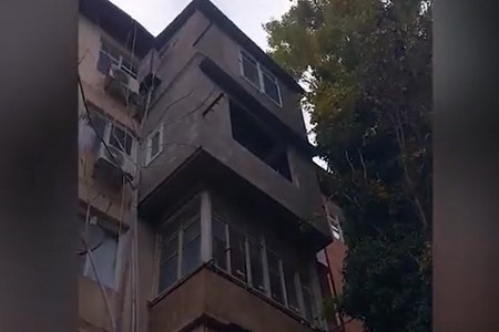 Bakıda yaşayış binasında partlayış - VİDEO