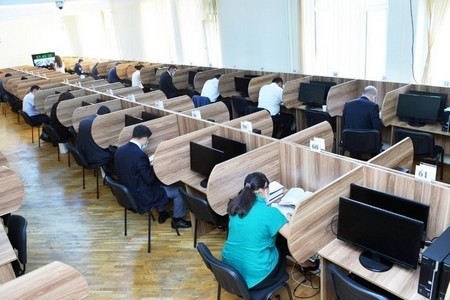 Hakimliyə namizədlərlə yazılı imtahan keçirilib