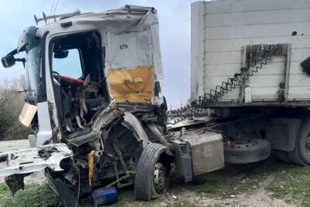 Qatar yük maşını daşıyan evakuatora çırpıldı - ŞABRANDA