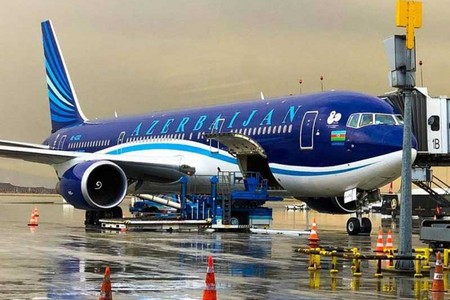 AZAL yalnız əlavə ödəniş edənləri uçuş cədvəlindəki gecikmədən sığortalayacaq