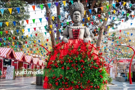 Bakının mərkəzini nağıl aləminə çevirən yarmarka - FOTOREPORTAJ