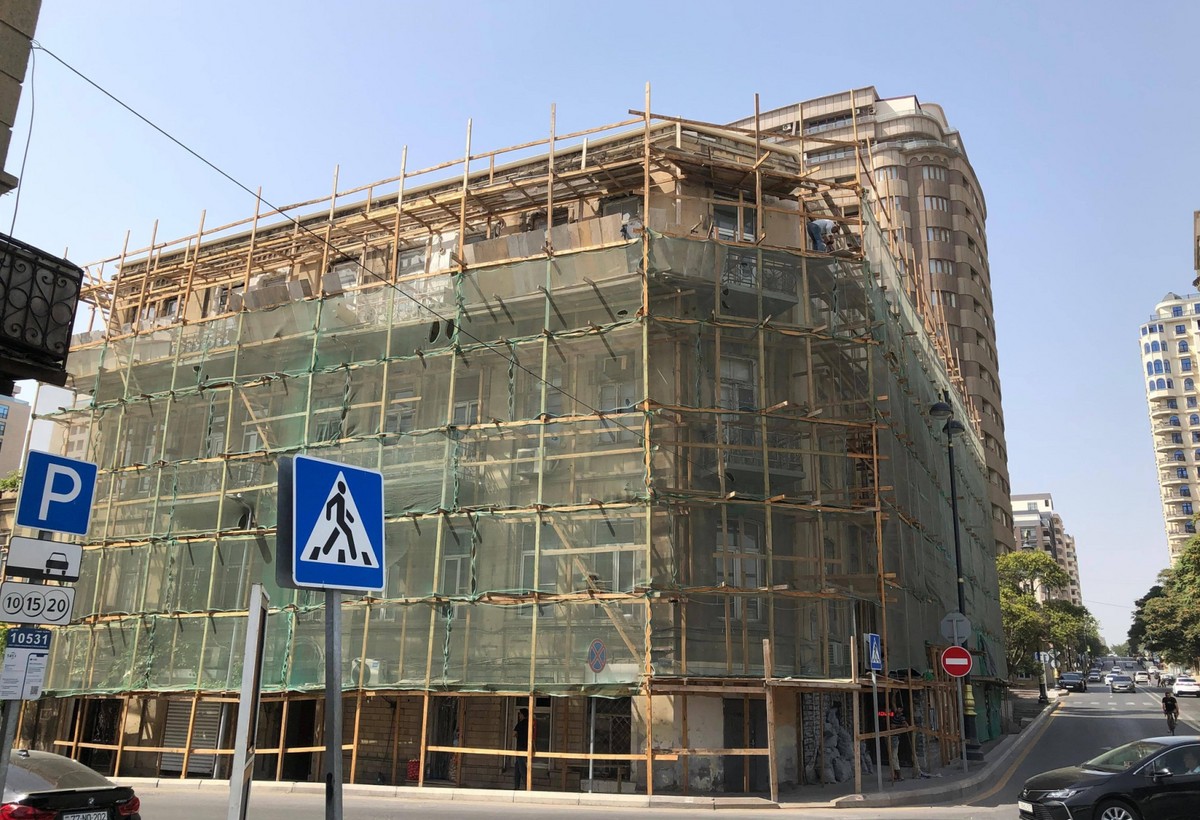 Yeni yaşayış binası tikən “VEST PARK” tarixi abidəyə zərər vurub