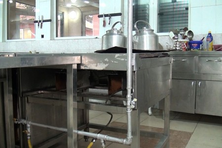 Paytaxtın məşhur şadlıq sarayında nöqsanlar aşkarlandı - VİDEO