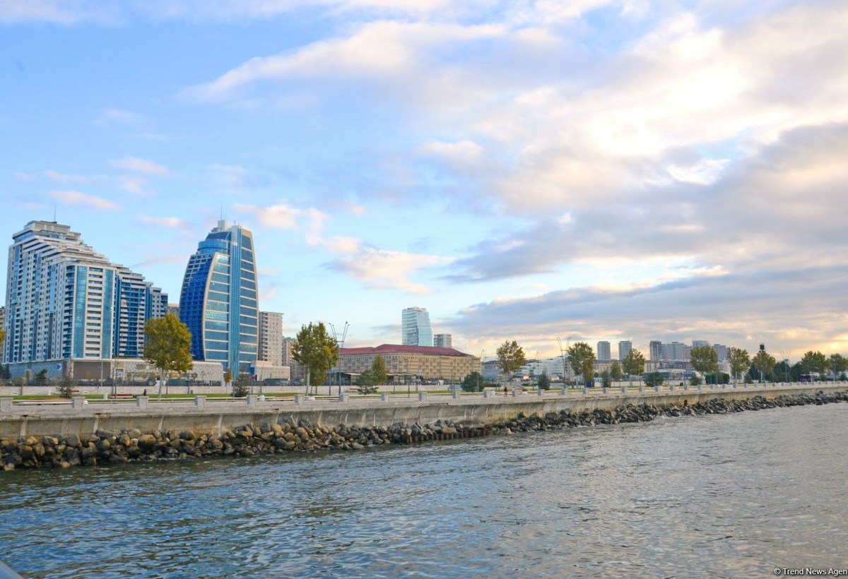 Dalğıclar Ağ Şəhər Bulvarında dənizə düşən şəxsi xilas edib