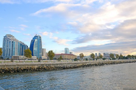 Dalğıclar Ağ Şəhər Bulvarında dənizə düşən şəxsi xilas edib