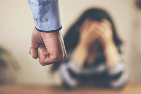 Şərurda kişi telefonun şifrəsini deməyən arvadına işgəncələr verib