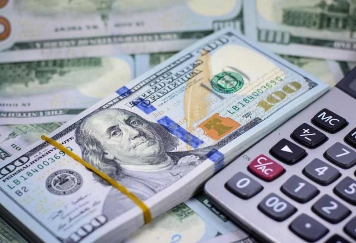 Azərbaycan noyabrda valyuta ehtiyatlarını 1 milyard dollar artırıb