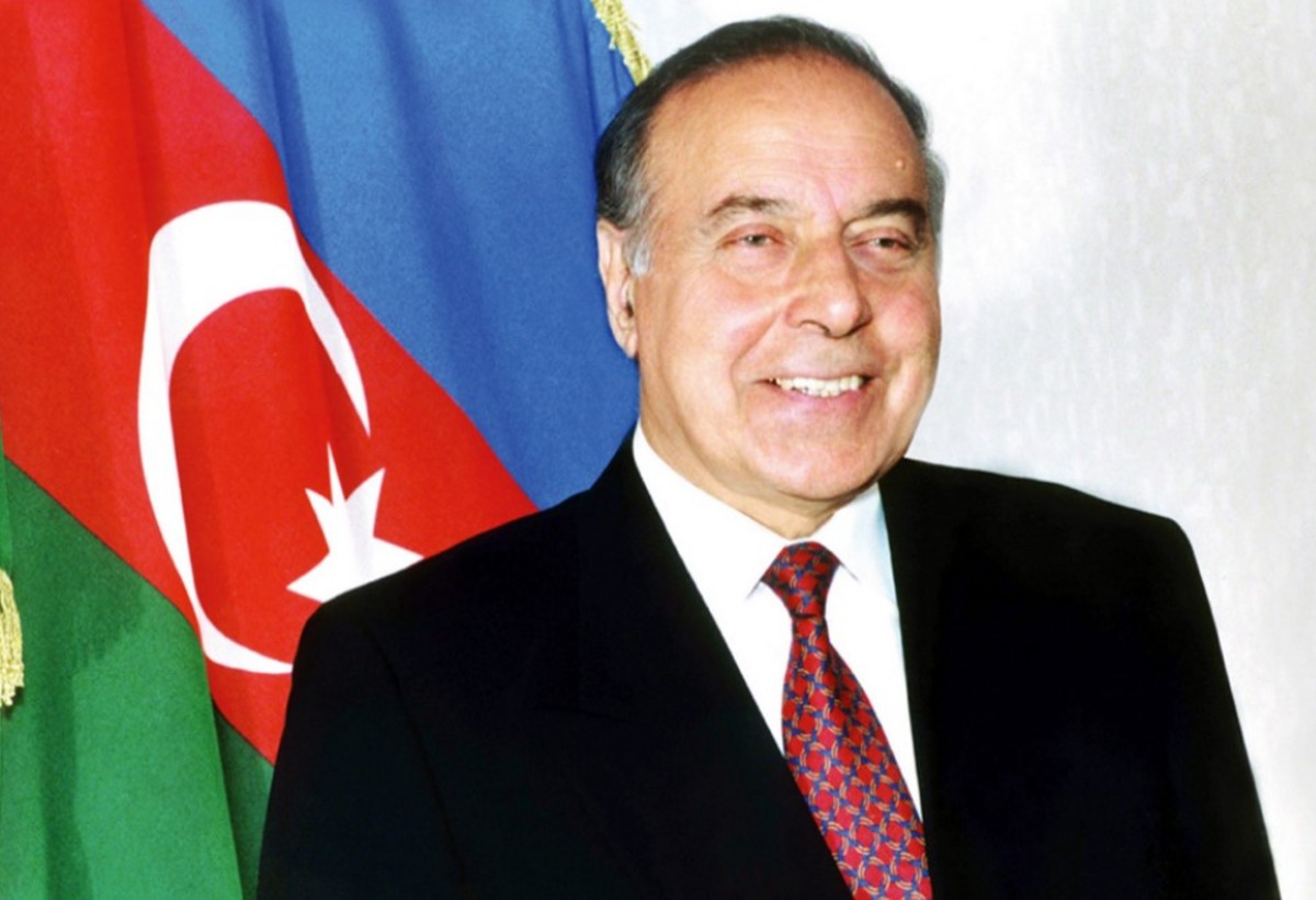 Leyla, Arzu və Alyona Əliyevalardan ulu öndərin anım günü ilə bağlı PAYLAŞIMLAR