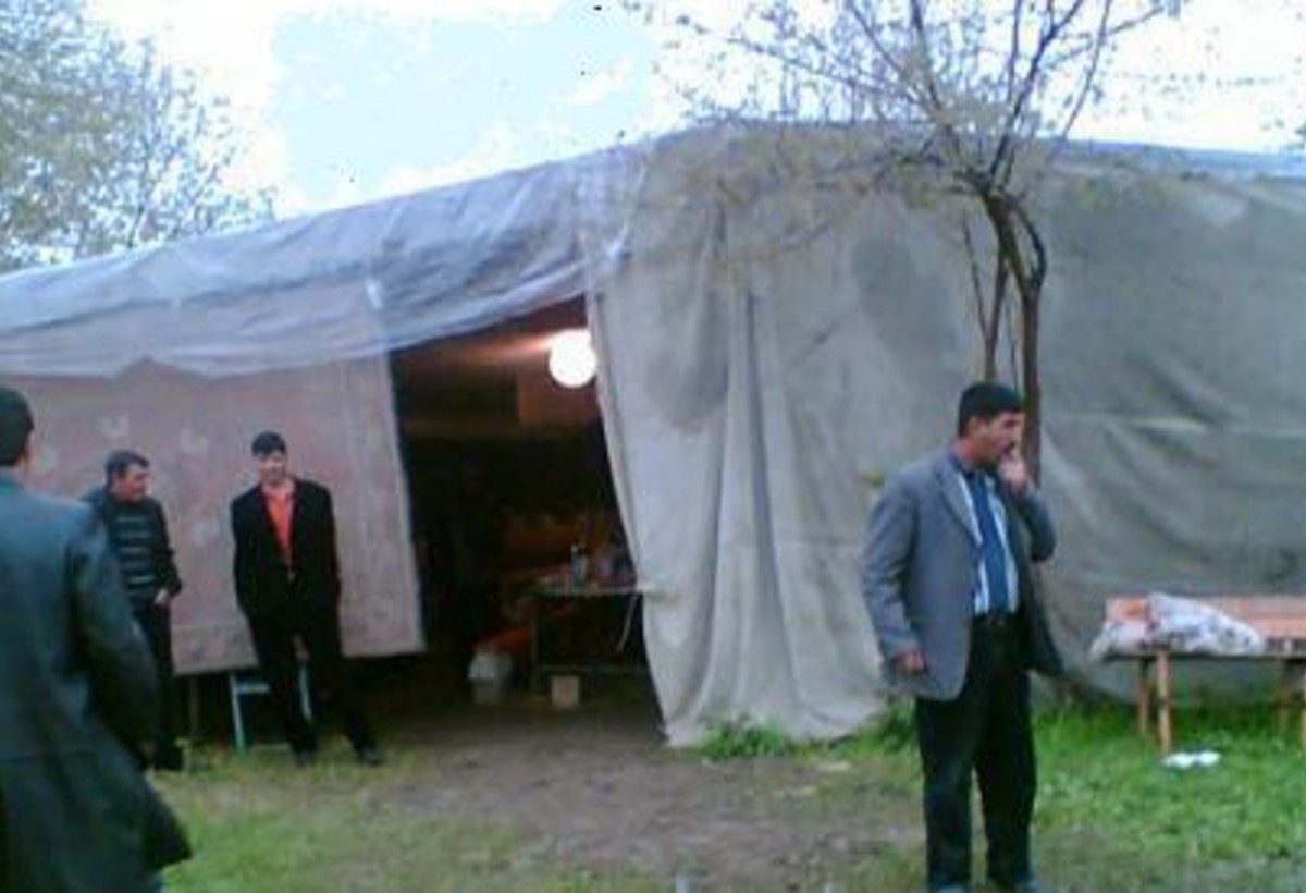 Babəkdə yas mərasimində qadınlar kütləvi zəhərlənib