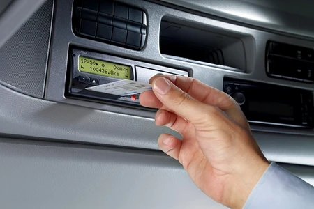 Bu il sürücülərə 2 minə yaxın taxoqraf kartı verilib