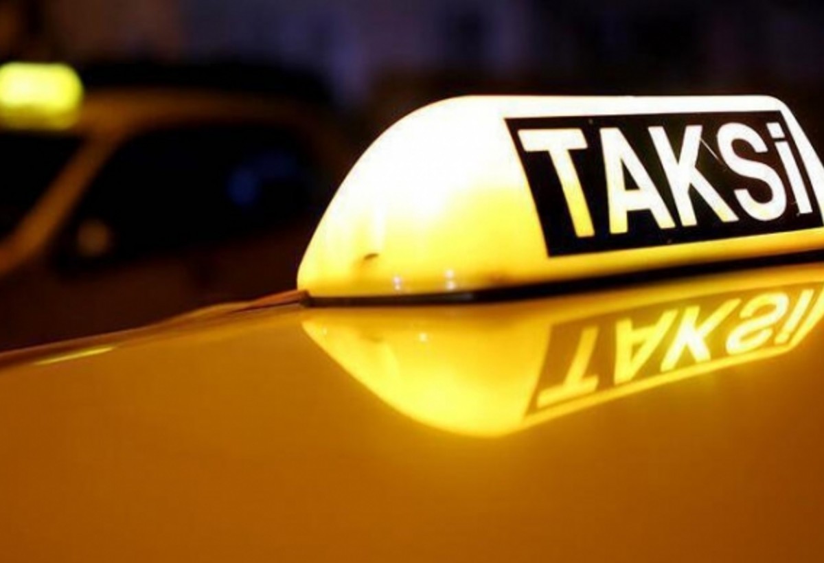 Aeroportdan icazəsiz sərnişin daşıyan taksi sürücüsü həbs edildi