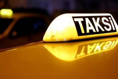 Aeroportdan icazəsiz sərnişin daşıyan taksi sürücüsü həbs edildi