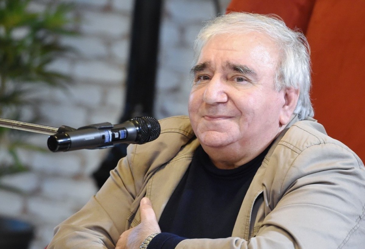 Ramiz Rövşəndən öz ad gününə şeir: Son zəngə az qalır... - VİDEO