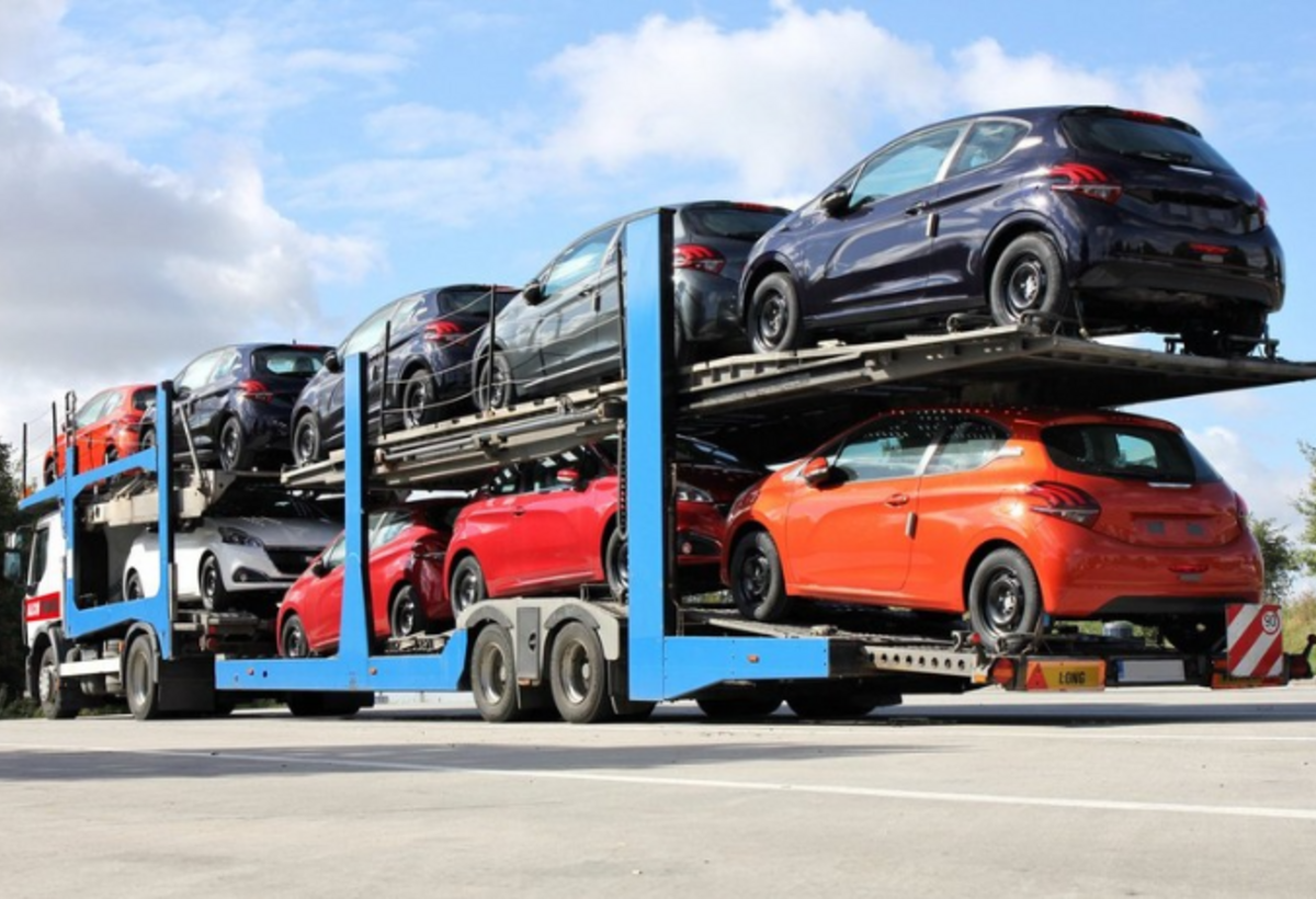 Avtomobil idxalı 11 ayda Azərbaycandan 2 milyard dollar çıxarıb