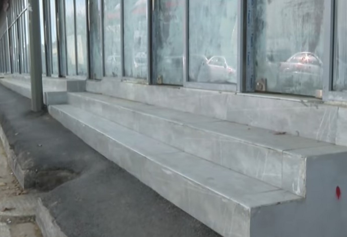 Bakıda səkilərin zəbt olunması piyadalar üçün təhlükə yaradır - VİDEO