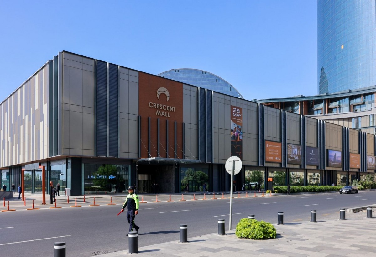 “Cresent Mall”da reklam qaydaları pozuntusu aşkarlansa da məhkəmə cəza vermədi