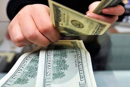 Usta işlədiyi evdən dollarları oğurlayıb yerinə saxtasını qoydu