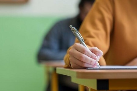 Vergi orqanlarında işləmək istəyənlər üçün tеst imtаhаnı keçirildi