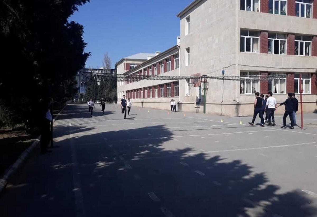 Bakıda qadın direktor iki məktəbə eyni zamanda rəhbərlik edir  - FOTO