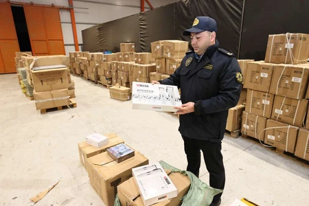 Gömrükdə uşaq oyuncaqlarının içində idman malları keçirmək istədilər