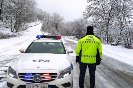 Yol polisindən hava şəraiti ilə bağlı sürücülərə MÜRACİƏT