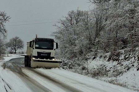 Ağdərədə yollar xüsusi texnikalarla təmizlənir - FOTO