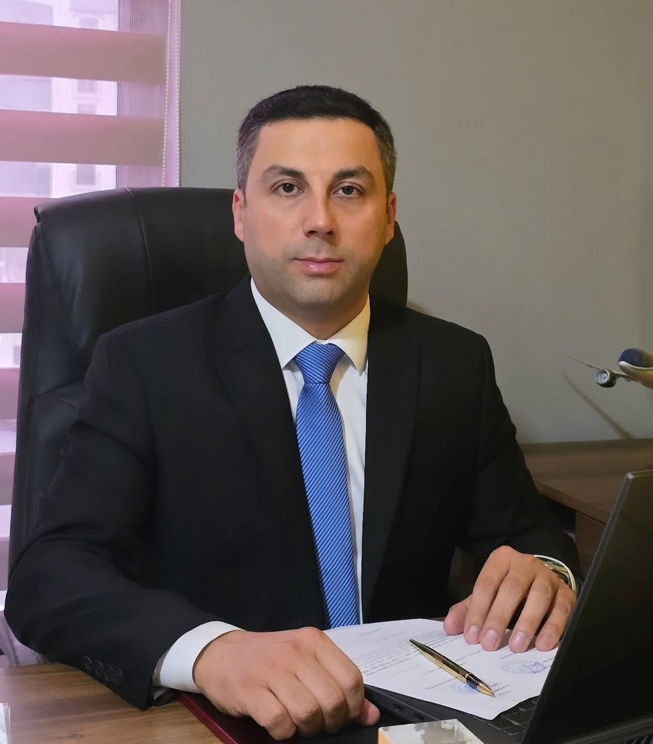 Manset.az xəbər portalının baş redaktoru Əli Vəliyev