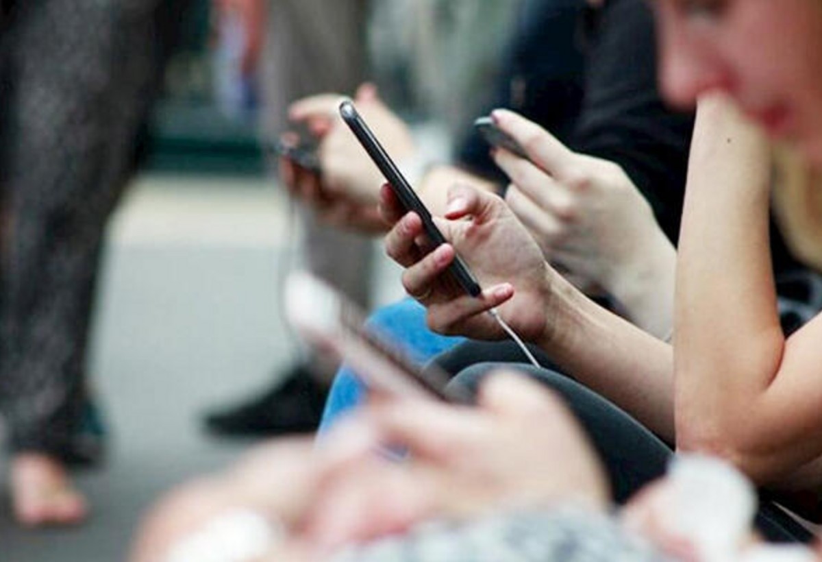 İnternetdə insanları təhqir edənlərə qarşı qanunvericilik sərtləşdirildi