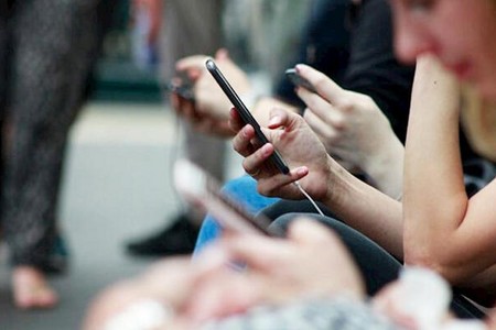 İnternetdə insanları təhqir edənlərə qarşı qanunvericilik sərtləşdirildi