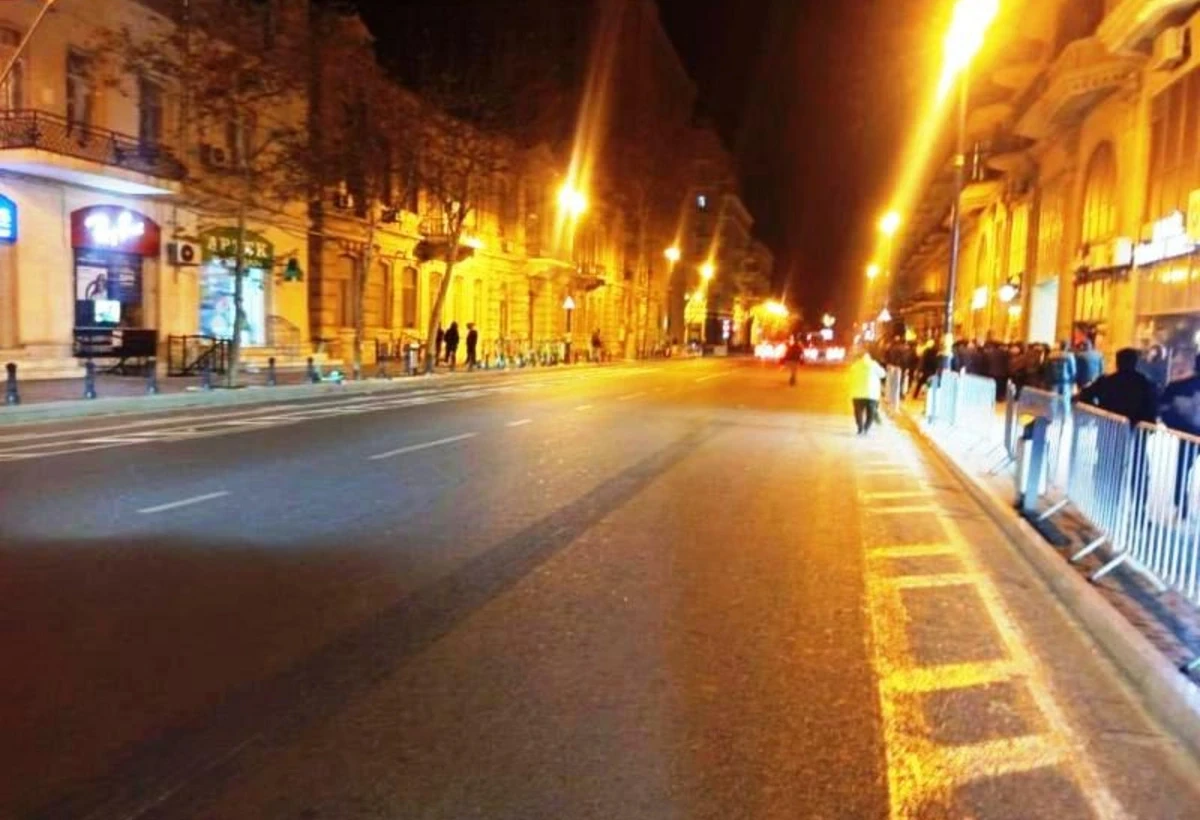 Bayram tədbirlərindən sonra Bakı və dünyanın digər böyük şəhərlərinin fərqi - FOTO