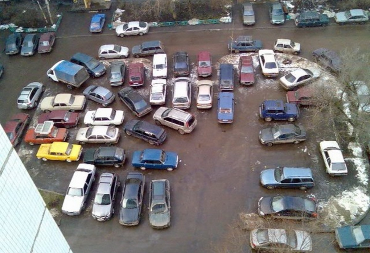 Bayram günlərində avtomobilləri nizamsız parklayanlara MÜRACİƏT