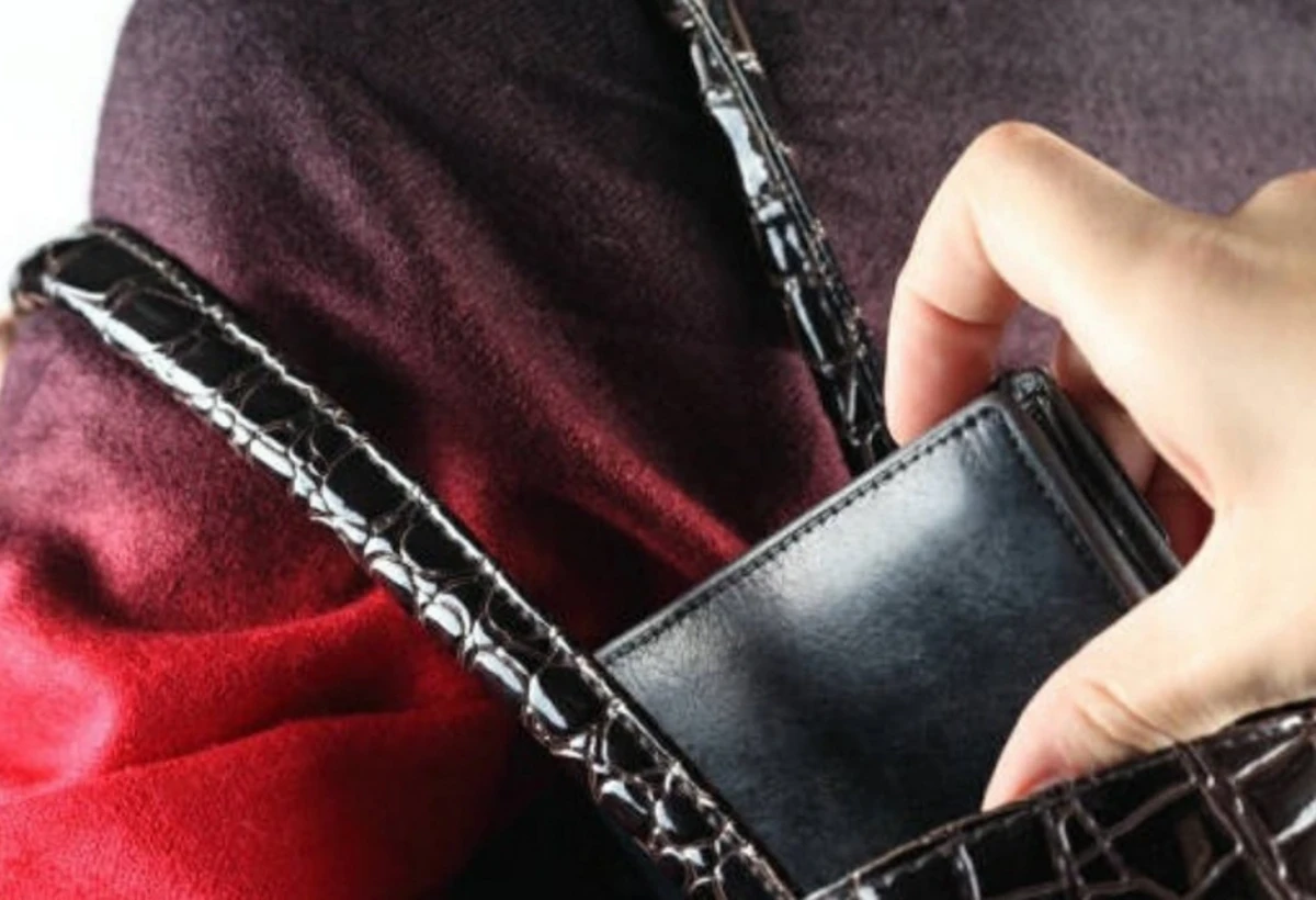 Bakıda ahıl qadına kömək etmək adı ilə taladılar